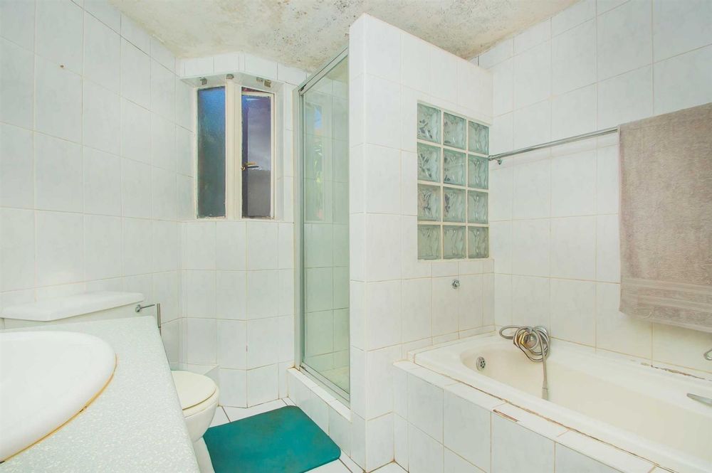 Main En Suite Bathroom