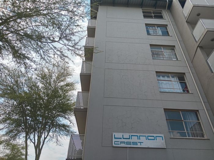 Hillcrest Apartment For Sale: 2 Bedrooms, secure complex, near university and amenities.