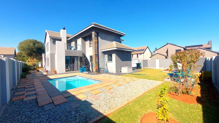 For Sale: House in Melodie with pool, study nook, and secure estate access.