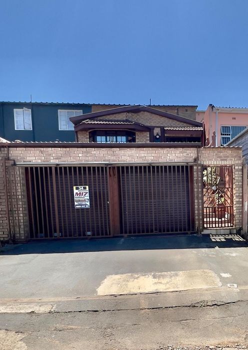 Northdale House For Sale: 4 bedrooms, entertainment area, double garage, close to schools.