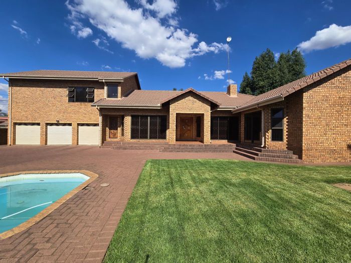 For Sale: House in Clubville with pool, garages, and versatile living spaces.