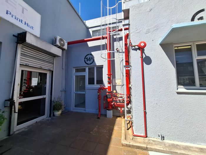 Commercial Office to Rent in Maitland: 22m², kitchenette, toilet, 24-hour security.