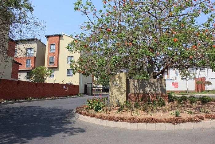 Noordwyk Apartment For Sale: 2 Bedrooms, 24/7 Security, Convenient Transport Access.
