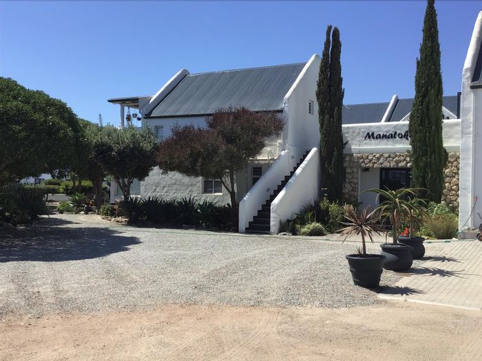 Versatile 6-bedroom house for sale in Jacobsbaai, near the ocean.