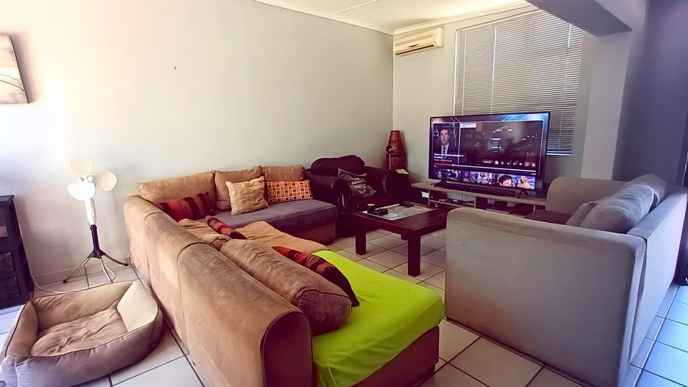 1 bed flat lounge