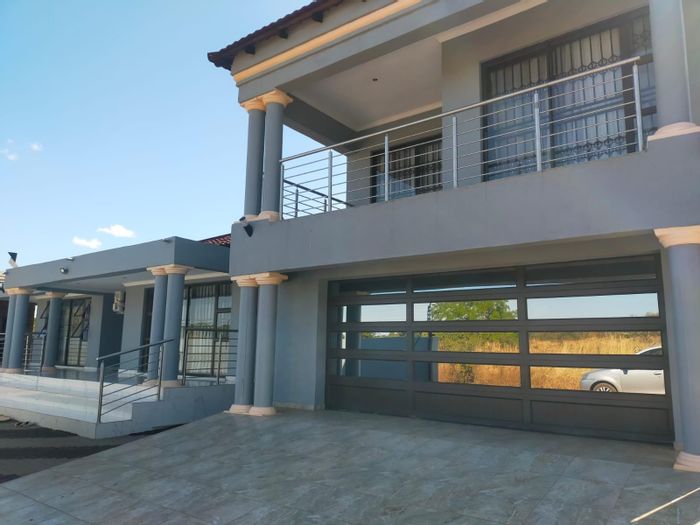 House for sale in Thohoyandou Rural: 4 bedrooms, solar panels, double garage.