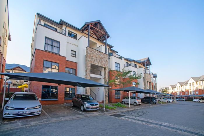 For Sale: 2-Bedroom Apartment in Greenstone Hill with Pool, Gym, and Parking.