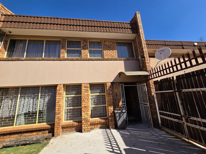 For Sale: Townhouse in Middelburg Central, 3 beds, garden, garage, near amenities.