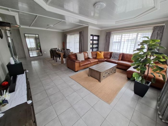 Aerorand House For Sale: 4 Bedrooms, Double Garage, Secure Living, Family-Friendly Garden.