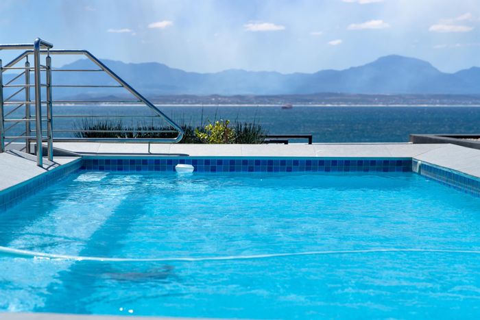 For Sale: Furnished 2-Bedroom Apartment in Mossel Bay Central, Prime Airbnb Opportunity!