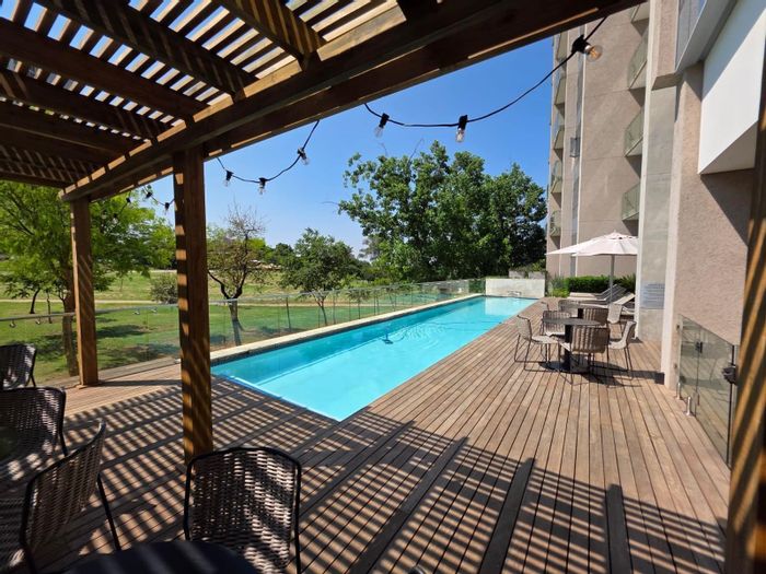 2 Bed Apartment To Rent in Sandown with Gym, Pool, and Park Access.