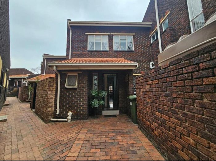 3 Bedroom Townhouse For Sale in Brackenhurst with Private Courtyard and Security.