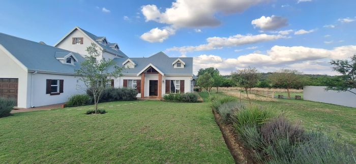 For Sale: House in Waterlake Farm Lifestyle Estate with dam views, amenities & space.