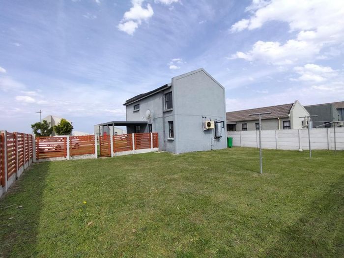 For Sale: House in Parsonsvlei with 3 beds, kids' play area, and 24/7 security.