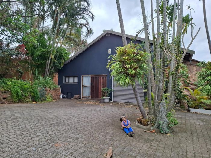 House for sale in St Michaels On Sea: 4 beds, flatlet, garages, pet-friendly.