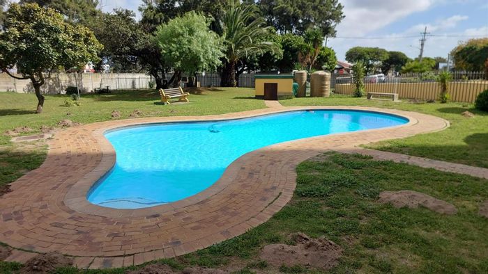 For Sale: 2-Bedroom Apartment in Townsend Estate with pool and secure access.