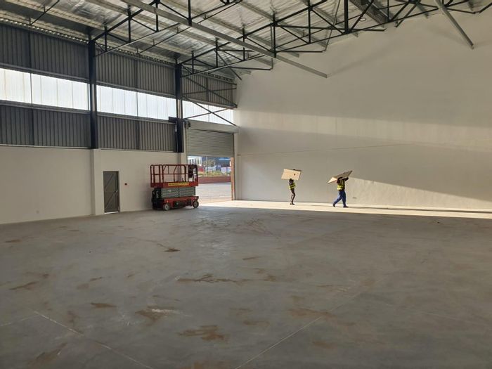 Commercial Warehouse To Rent in Fairview Industrial: High ceilings, secure yard, office space.