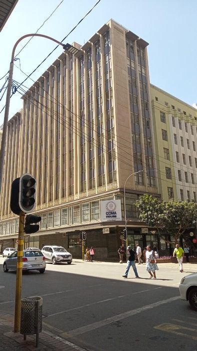 Office To Rent in Johannesburg Central: Various sizes, lifts, kitchen, security.