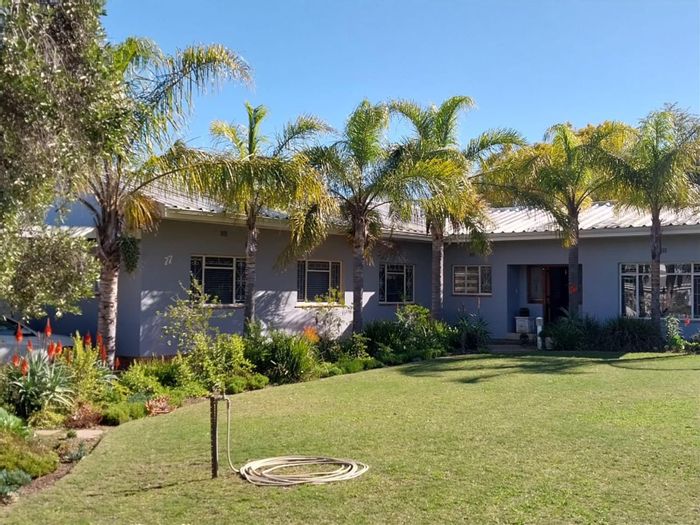 House for sale in Porterville Central: 4 bedrooms, pool, granny flat, secure parking.