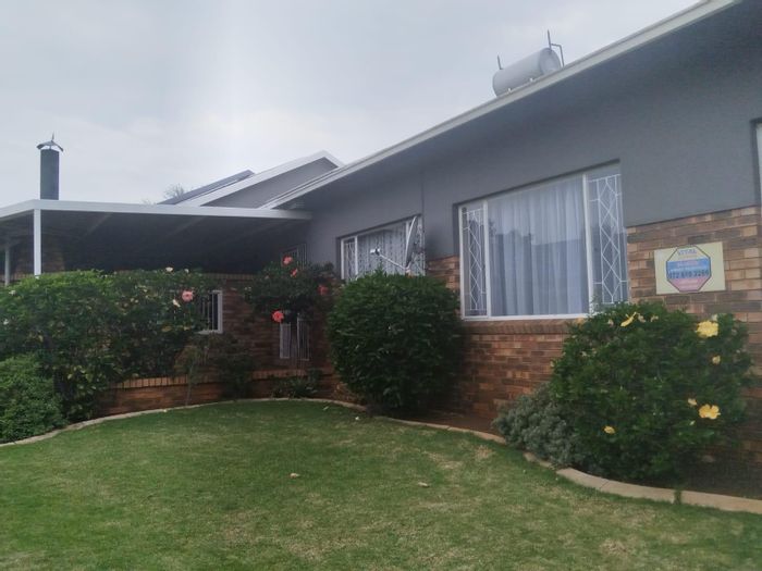 For Sale: House in Ben Fleur with 4 bedrooms, security features, and ample parking.