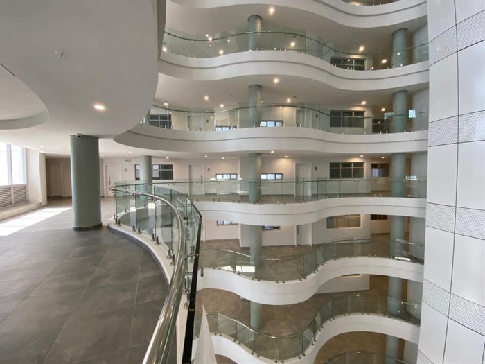 Luxury Apartment To Rent in Umhlanga Ridge with pool, security, and sea views.