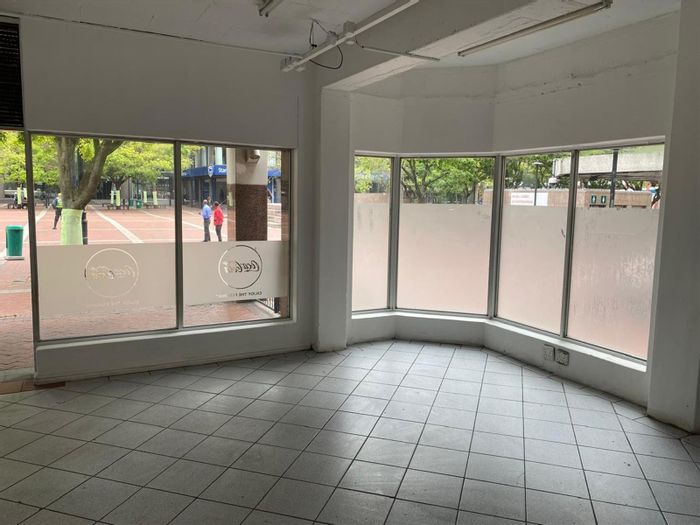 29m2 Retail Shop To Rent in Cape Town City Centre, high visibility, great signage.