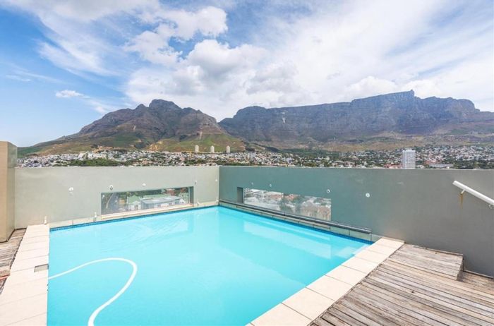 For Sale: 2-bed, 2-bath apartment in Cape Town City Centre with rooftop pool.