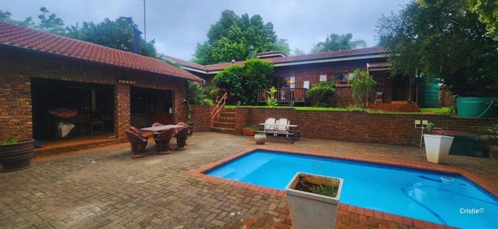 Sunnyridge House For Sale: Pool, garages, lapa, and potential flatlet on 1350 m².