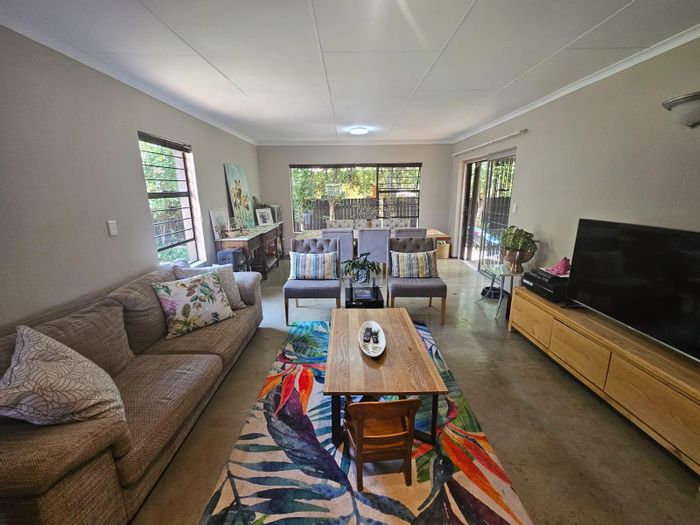 Broadacres Townhouse To Rent: 3 beds, garden, double garage, secure estate living.