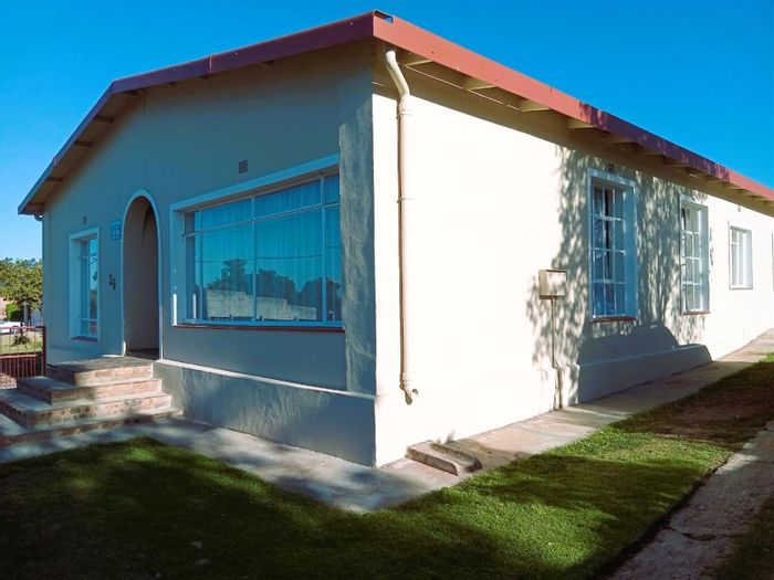 Spacious 4-bedroom house with garden, braai area, and garage in Albertinia Central. For Sale.