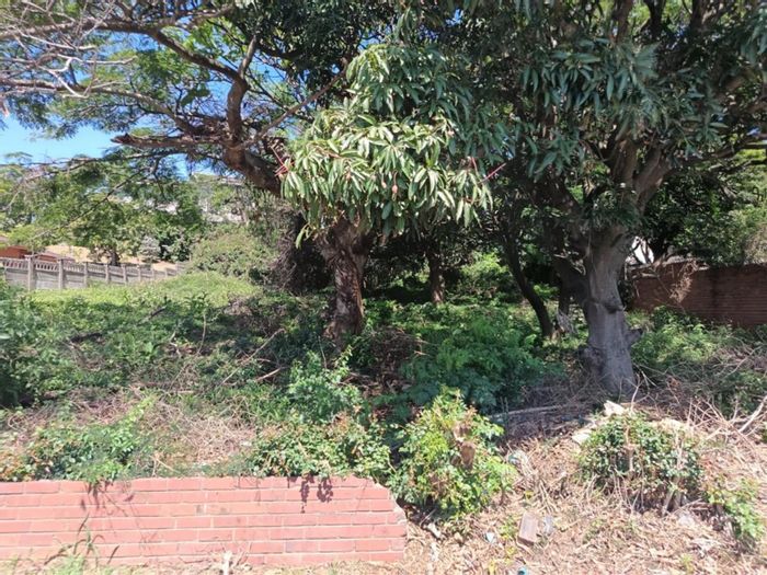 Vacant Land Residential for Sale in Isipingo Beach, 836 m² with development potential.