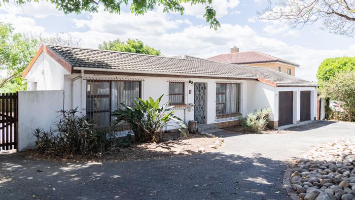 House For Sale in Blommendal: 4 Bedrooms, 3 Bathrooms, Double Garages, Pet Friendly.