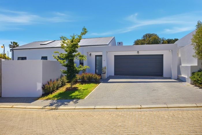 For Sale: House in Wellington Central with garden, splash pool, and secure estate amenities.