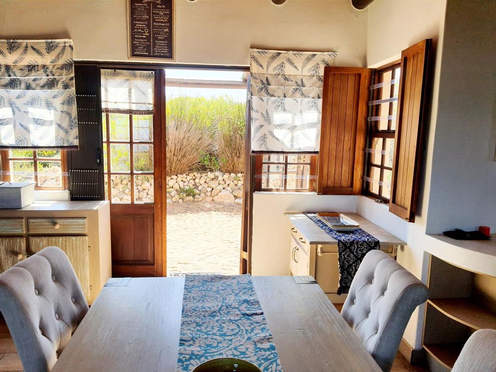 Front door opening into Dining area