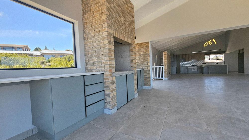 OPEN PLAN LIVING ROOM, DINING ROOM, BRAAI ROOM