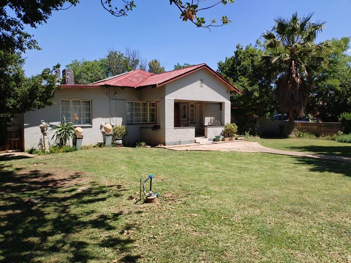Freemanville House For Sale: Income potential with main house and two flats.