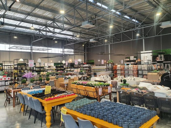 House to Rent in Fairview Industrial: Spacious layout, air-conditioning, and efficient logistics.