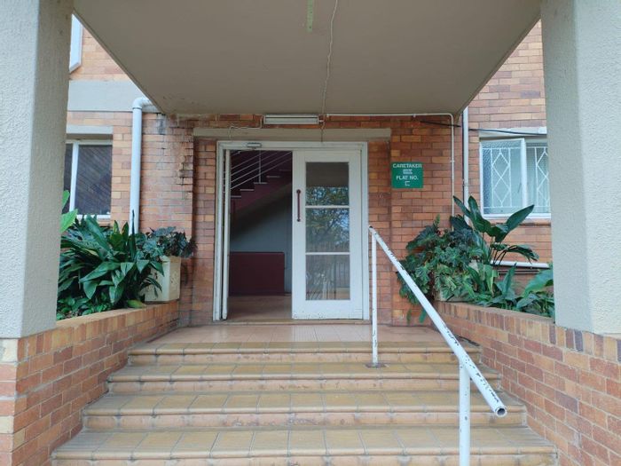 Spacious 1.5-bedroom apartment in Stilfontein Central, secure complex, great investment. For Sale.