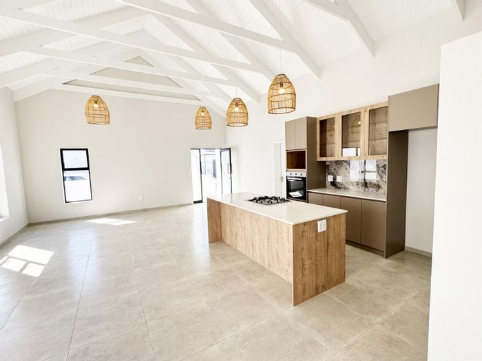 For Sale: House in Britannia Bay with 3 beds, indoor braai, and 4 garages.