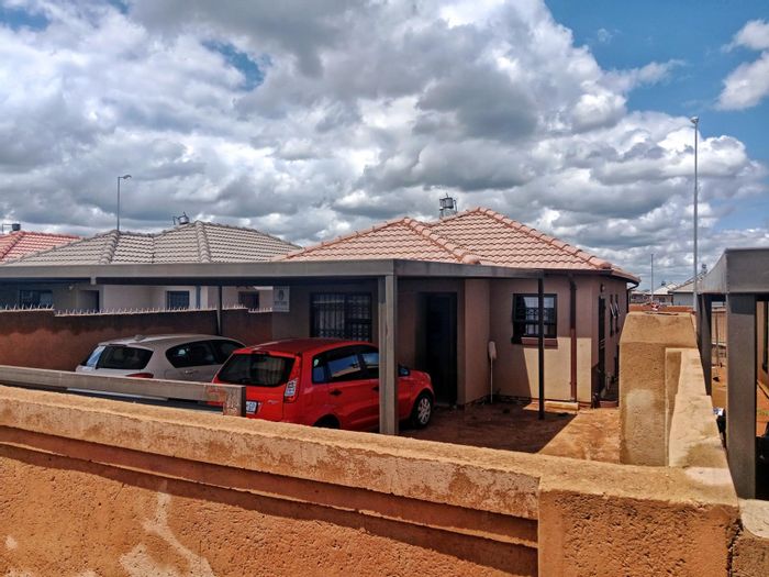 For Sale: Spacious 3-Bedroom House with Large Yard in Soshanguve Ext.