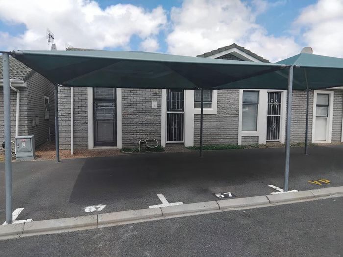 For Sale: House in Oakglen with 2 bedrooms, private yard, and gated security.