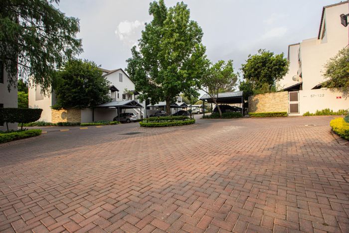 Douglasdale Apartment For Sale: 1 Bed, 24/7 Security, Pool, Pet-Friendly, Fibre Ready.