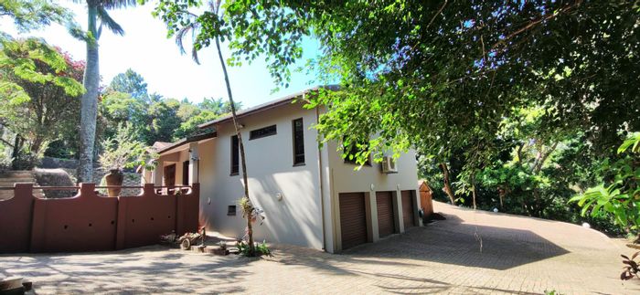 For Sale: Spacious 4-bedroom house in Southbroom Central with lush gardens and garages.