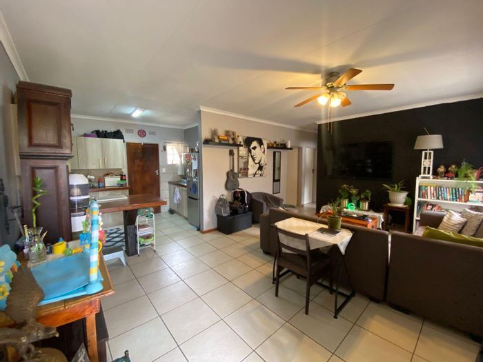 Glen Marais Townhouse For Sale: 2 Beds, Private Garden, Built-in Braai, Pet-Friendly.