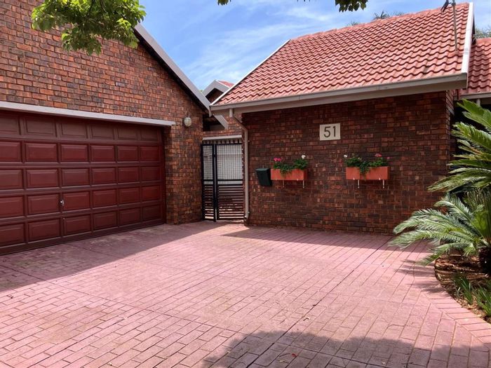 5-Bedroom House For Sale in Rooihuiskraal with Pool, Lapa, and Study.