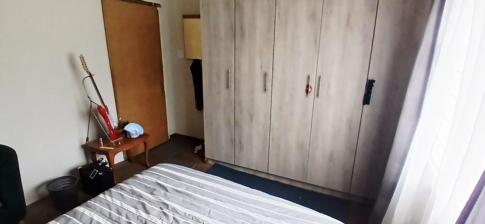 3rd Berdoom with Built-in cupboards