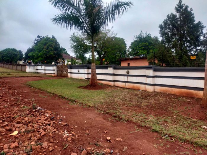 House for sale in Thohoyandou Rural, 2 bedrooms, space for development.