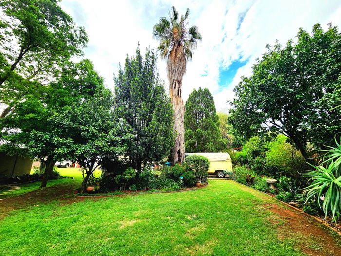 Valhalla House For Sale: 4 Bedrooms, 1-Bedroom Flat, No Loadshedding, Secure Location.