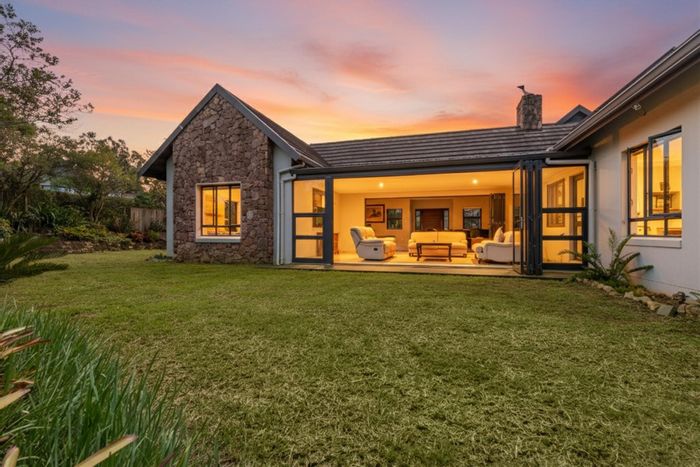 Cotswold Downs Golf & Country Estate house for sale: golf views, spacious living, private garden.