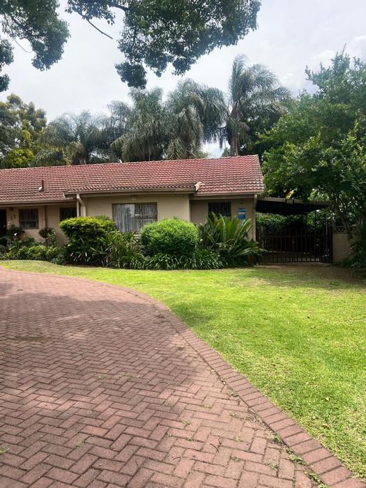 For Sale: House in Arborpark with 4 bedrooms, pool, solar power, and guest suite.